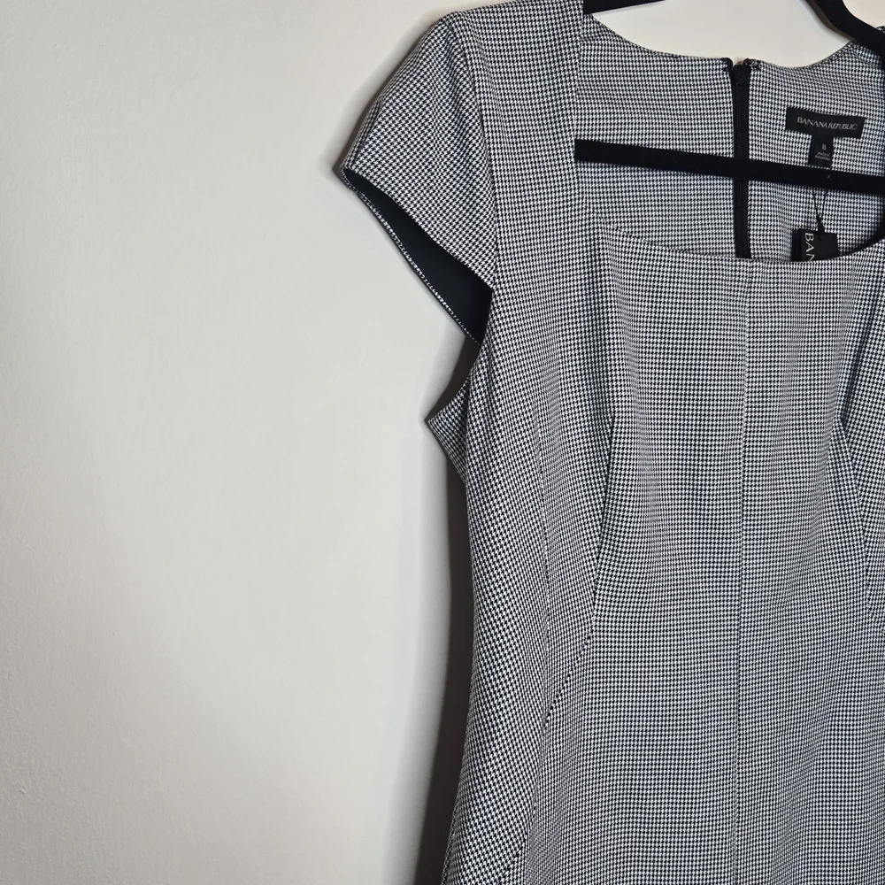 Banana Republic NWT Short Sleeve Sheath Dress Square Neck Houndstooth Neutral